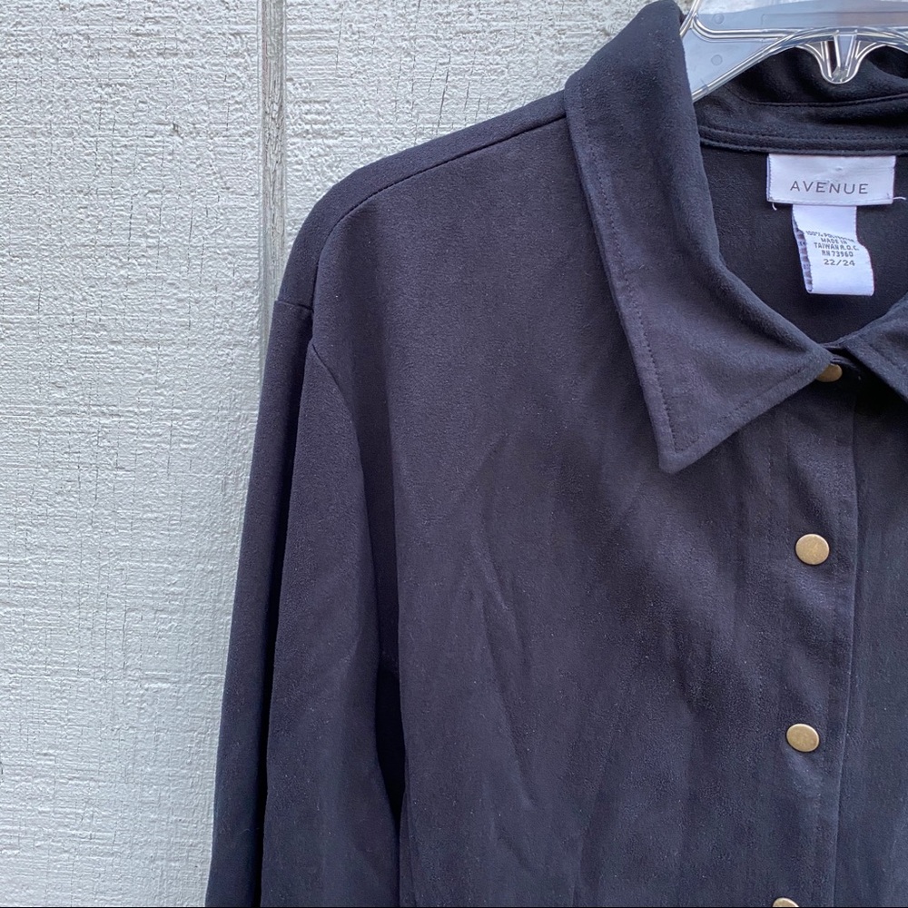 AVENUE Black Button Down Shirt - Picture 2 of 9